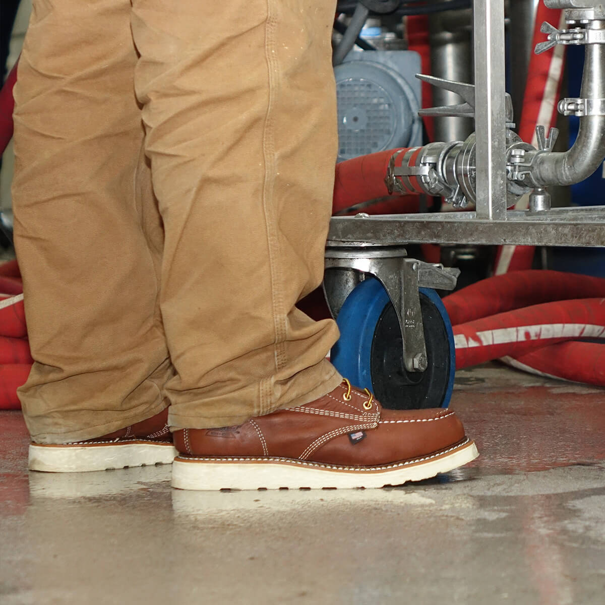 thorogood moc toe safety boots
