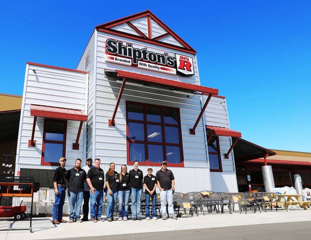 Image of the store front of a Shipton's Big R store